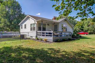 Fire Pit & Fenced Yard! Peaceful Glen Carbon Home - 7