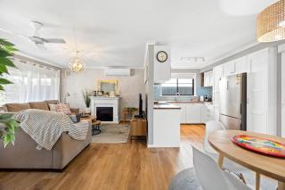 Hazel Haven - Beach Lifestyle with Spacious Garden - 8