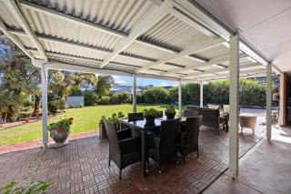 Hazel Haven - Beach Lifestyle with Spacious Garden - 0