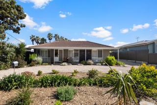 Hazel Haven - Beach Lifestyle with Spacious Garden - 6