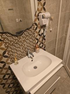 Modern 2BR Apartment - Heart of Sheikh Zayed - Gated Compound - 3