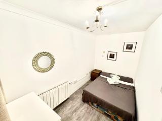 Double Private Room in a Cozy Apartment , Mountjoy Square - 0