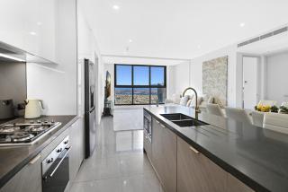 Massive 4BDR APT Stunning Ocean Views - 8