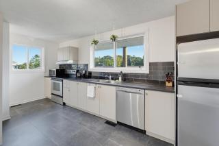 Renovated 3 Bedroom Home Near Ottawa and Gatineau Park - 0