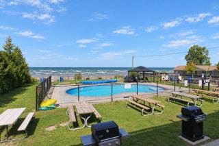 Shoreline Retreat -Beach Front -Wasaga Beach -Cottage -1 - 0