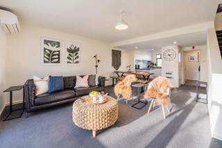 Elegant 3-Storey Townhouse with Garage Parking by Latimer Sq - 4