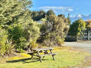Manapouri Cottage 1 - 4