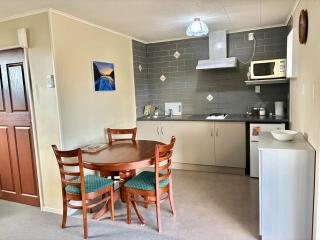 Manapouri Cottage 1 - 1
