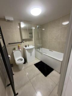 3 Bedroom Modern Apartment on Eltham High Street - 7