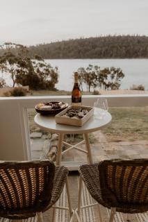 Bluebird Cottage - Waterfront, Couples Retreat, Pet Friendly - 2