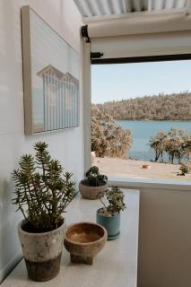 Bluebird Cottage - Waterfront, Couples Retreat, Pet Friendly - 3