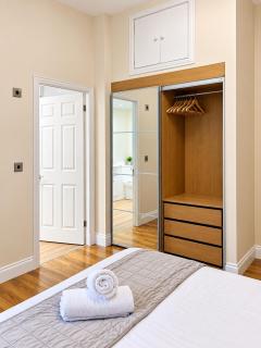 Stylish Modern Apartment - 7
