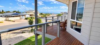 Agape Holiday Home Sea Views Pool Table and Family Fun - Wallaroo - 8