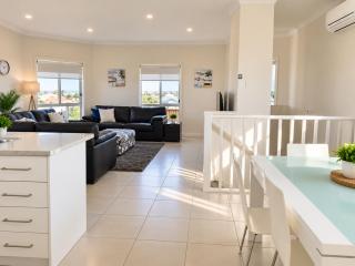 Agape Holiday Home Sea Views Pool Table and Family Fun - Wallaroo - 3