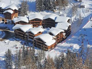 Alpine Apartment Haven for Four - 9