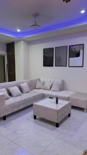Premium 2BR, Pearl Arena, B-17 Multi Gardens - 1