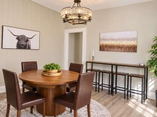 Cincy 5BR Retreat, Xavier & Zoo, Sleeps 7 - Cincinnati - 8