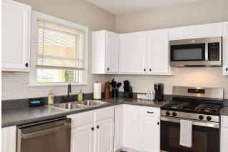 Cincy 5BR Retreat, Xavier & Zoo, Sleeps 7 - Cincinnati - 1