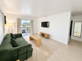 2BR Near Wynwood Heated Pool + Private Balcony - 8