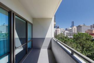 Modern Nomads King Size 1BR with Pool in the Heart of Melbourne - 7