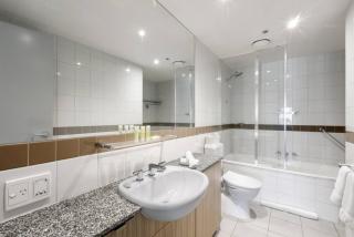 Modern Nomads King Size 1BR with Pool in the Heart of Melbourne - 2