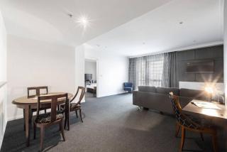 Modern Nomads Lovely King Size 1BR with Indoor Pool and Gym - 2