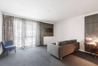 Modern Nomads Lovely King Size 1BR with Indoor Pool and Gym - 3