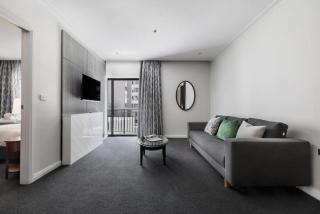 Modern Nomads Wonderful Urban Living with Balcony & Heated Pool - 0