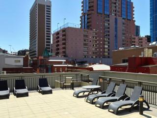 Modern Nomads Wonderful Urban Living with Balcony & Heated Pool - 1