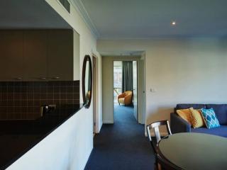 Modern Nomads Spacious & Central Apt with King Beds & Balcony - 6