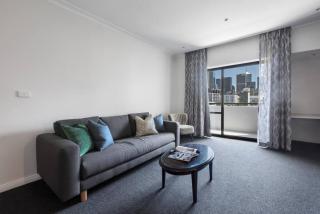 Modern Nomads City Bound Spacious Suite Indoor Pool & Balcony - Melbourne - 6