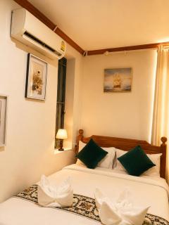MONSANE VILLA Centrally located, opposite the night market - 2