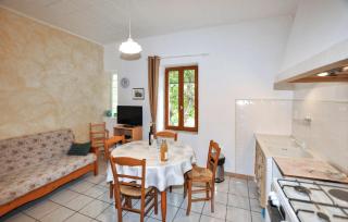 2 Bedroom Gorgeous Home In Feuilla - 9