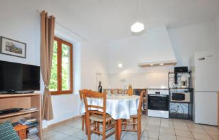 2 Bedroom Gorgeous Home In Feuilla - 2
