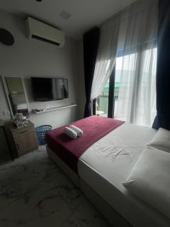 MKB Homestay - 1 X Queen Bed Studio Room with Connecting Room Capability - 0