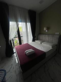 MKB Homestay - 1 X Queen Bed Studio Room with Connecting Room Capability - 5