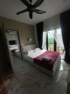 MKB Homestay - 1 X Queen Bed Studio Room with Connecting Room Capability - 4