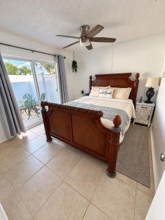 Casa Cruz Getaway - 2BR - Private Backyard Near Clearwater Beach - 4