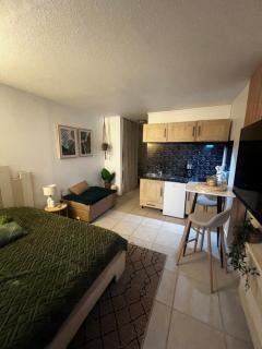 Studio au gosier - accès plage direct - proche commodités - parking privé - 6
