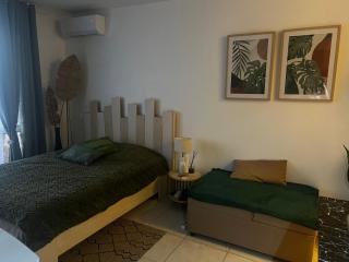 Studio au gosier - accès plage direct - proche commodités - parking privé - 4