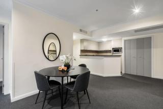 Modern Nomads Spacious Central Urban Living with Pool and Balcony - 3