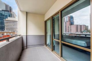 Modern Nomads Beautiful King Studio with Indoor Pool & Balcony - Melbourne - 5