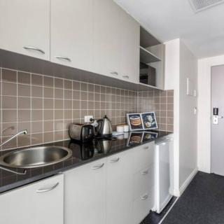 Modern Nomads Lovely King Size Studio with Balcony and Pool - 6