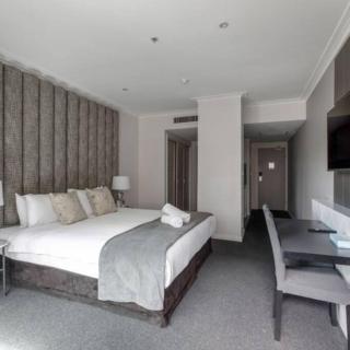 Modern Nomads Lovely King Size Studio with Balcony and Pool - 3