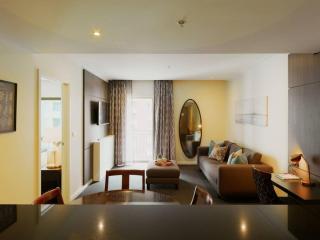 Modern Nomads Metro Urban Living with Balcony & Heated Pool - 4