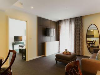 Modern Nomads Metro Urban Living with Balcony & Heated Pool - 1