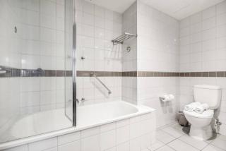 Modern Nomads Centrally Located Studio with Queen Bed Near CBD - 5