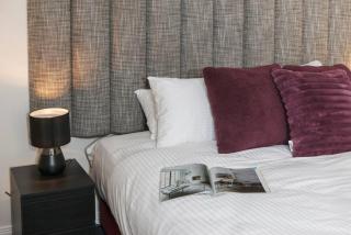 Modern Nomads Centrally Located Studio with Queen Bed Near CBD - 3