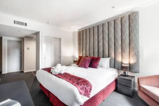 Modern Nomads Centrally Located Studio with Queen Bed Near CBD - 2