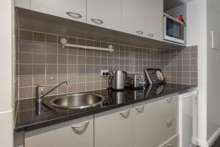 Modern Nomads Studio with Heated Pool In The Heart of Melbourne CBD - Melbourne - 1